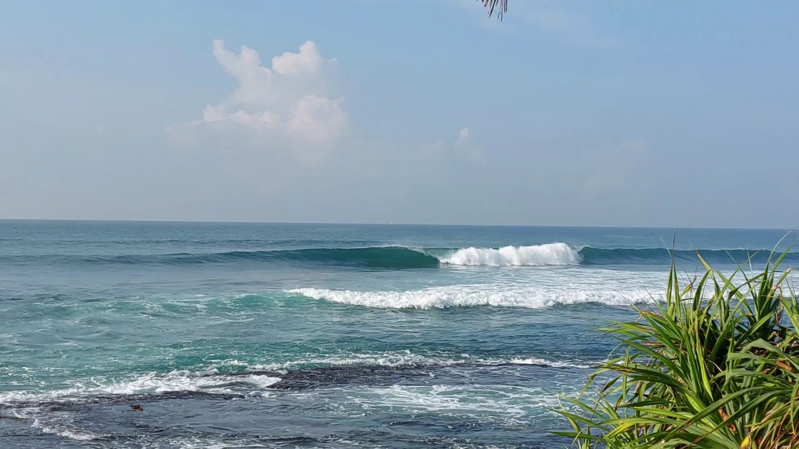 mirrisa surf spot reef