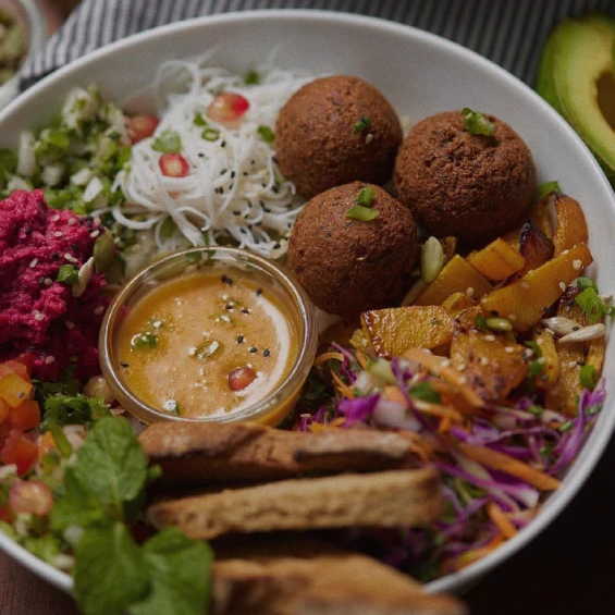 falafel bowl with vegetables