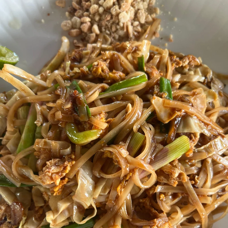 pad tai egg close up with nuts